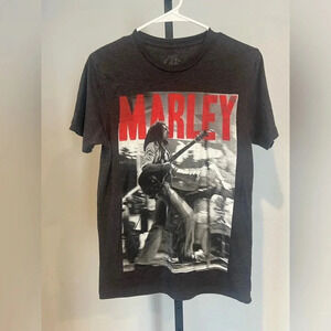 2011 Distressed Marley Catch‎ A Fire T-shirt Sz Small